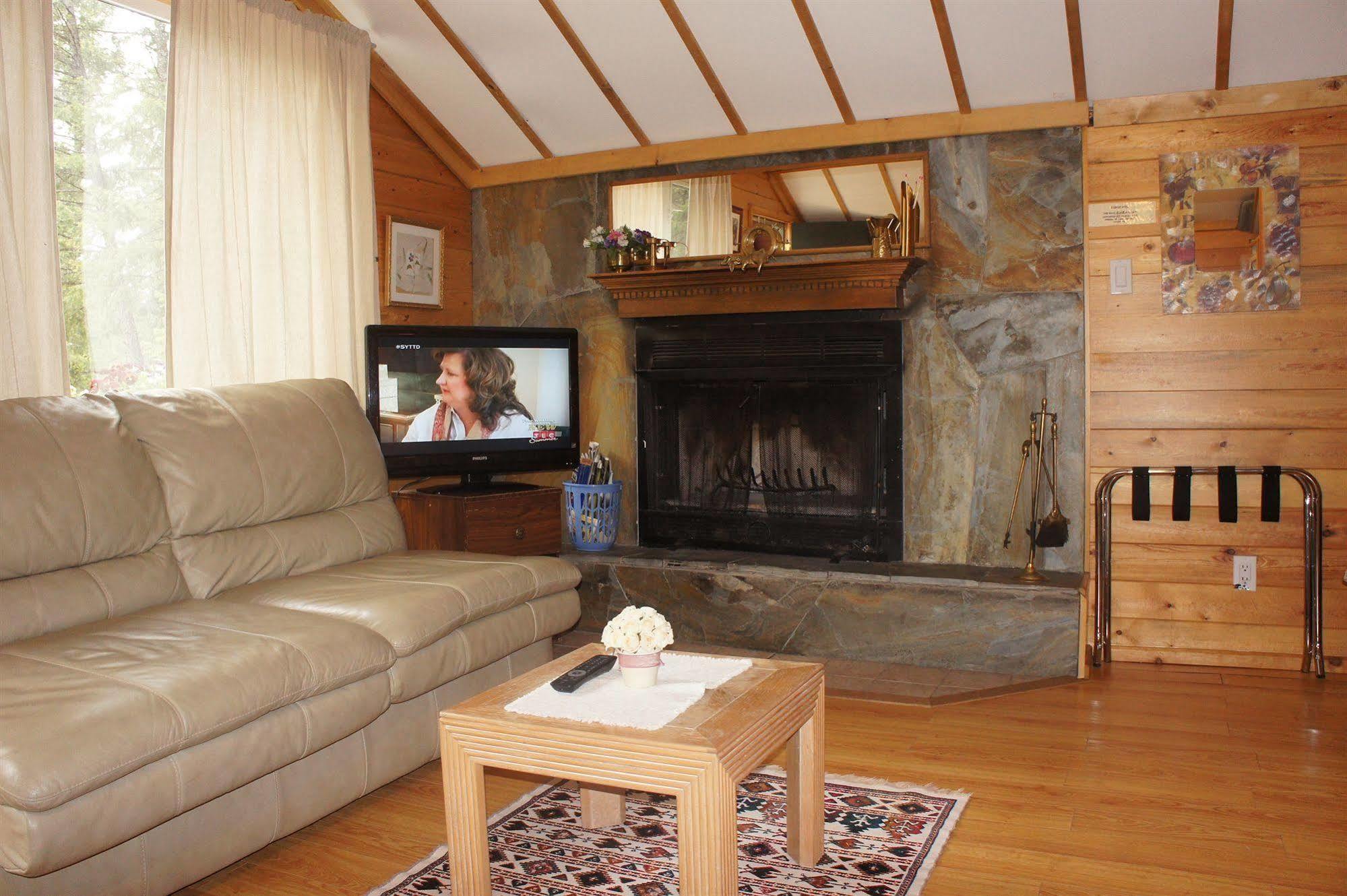 Fairmont Mountain Bungalows Фэрмонт-Хот-Спрингс Экстерьер фото
